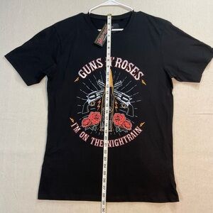 Guns, roses, men’s T-shirt new with tag large